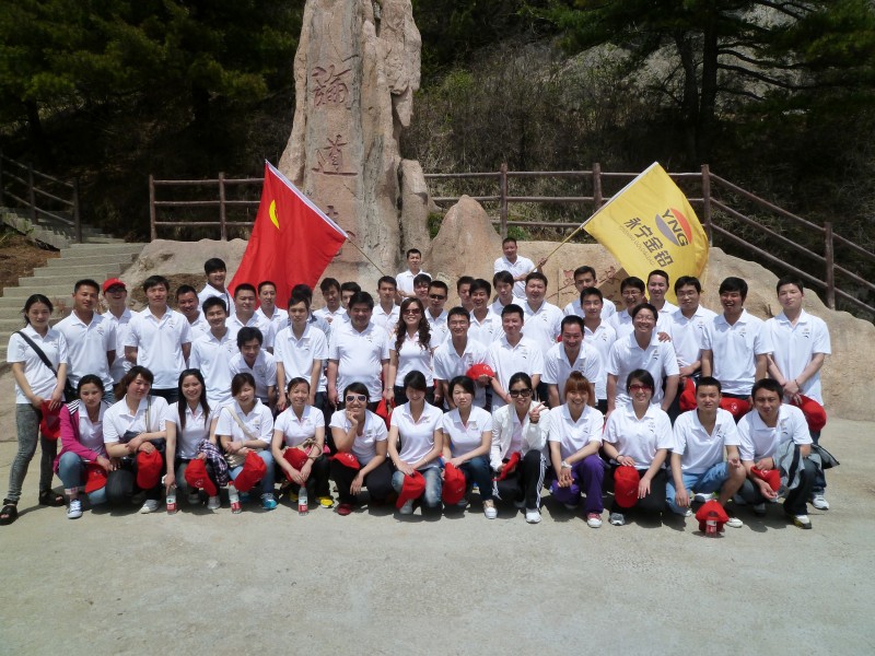 2012年“五四”青年節(jié)，組織青年職工代表前往老君山參觀學(xué)習(xí)